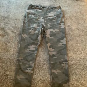 Camo leggings never been worn